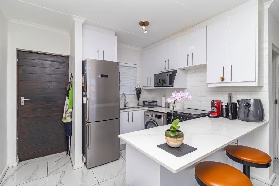 2 Bedroom Property for Sale in Burgundy Estate Western Cape